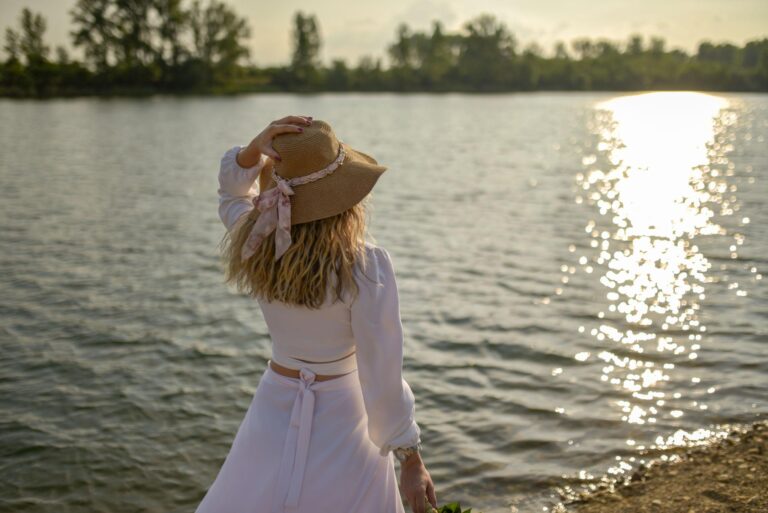 The Emotional Patterns That Fade Right Before Love Arrives